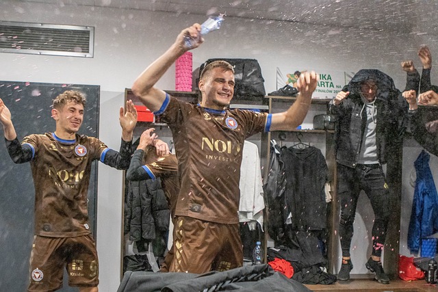 两连胜！申京33+10，格林21+8+6，火箭已领悟，范乔丹该降薪了.