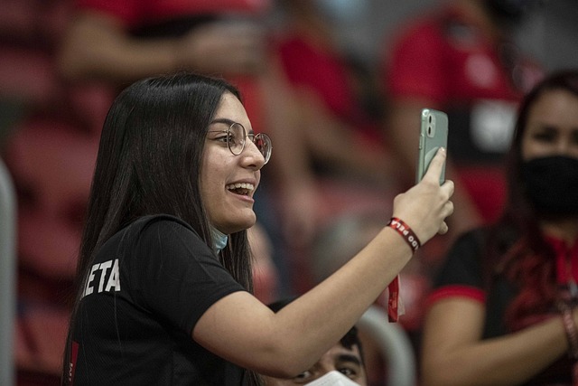 赤洲｜香港「恐龍島」解封　紅色荒島蘊藏大量行山打卡景點.